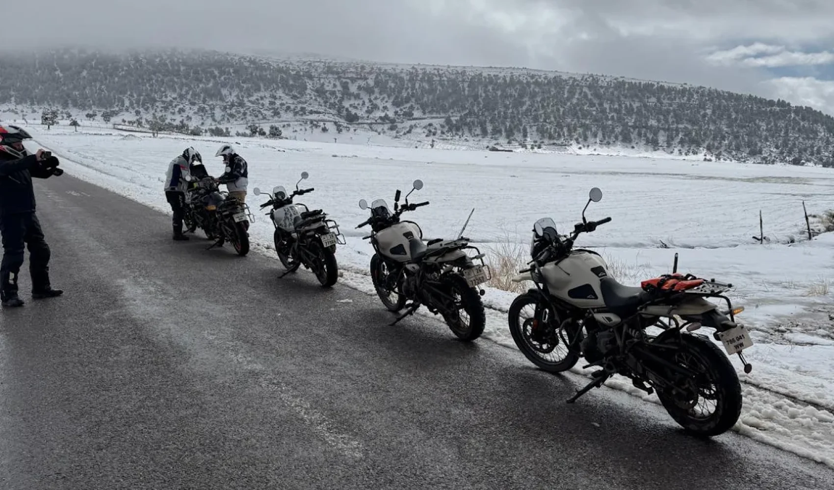 motorcycle-riding-morocco-atlas-mountains-snow-conditions